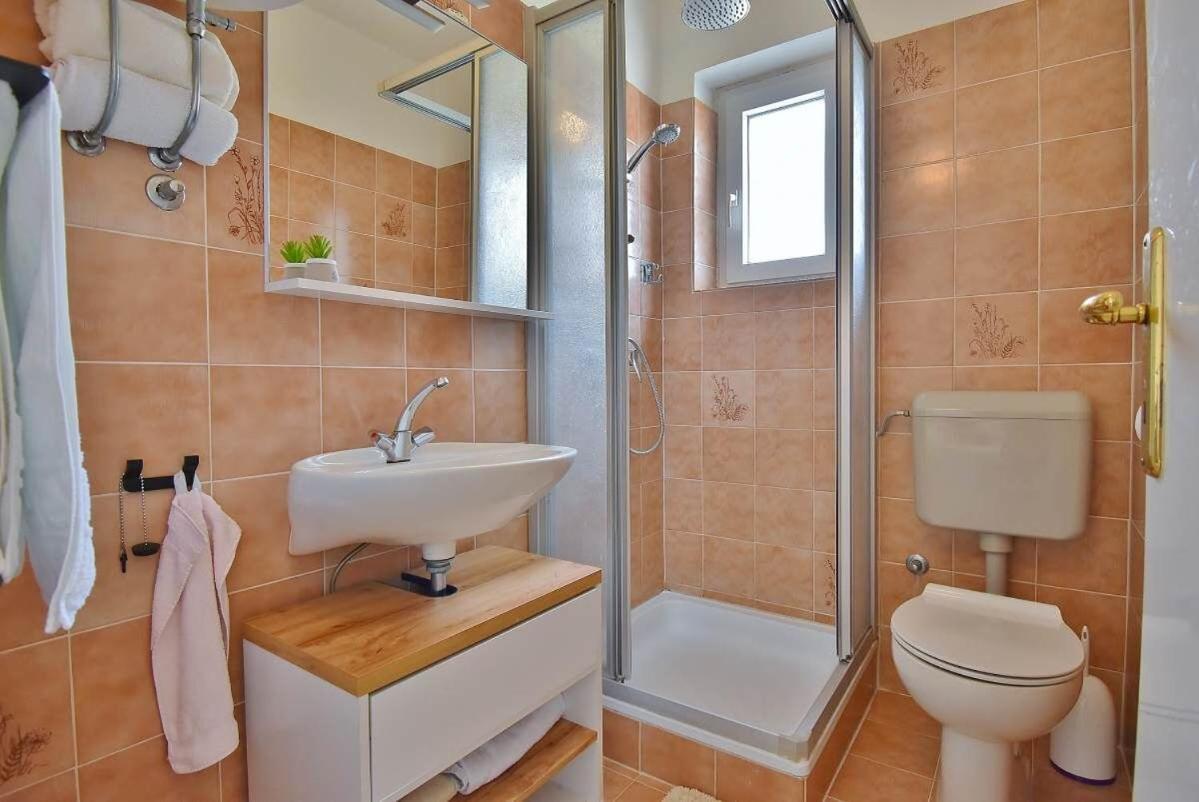 Apartments Ruzica Banjol 外观 照片